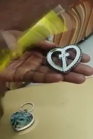 فيديو .. الكشف عن وجود صليب داخل الحرم